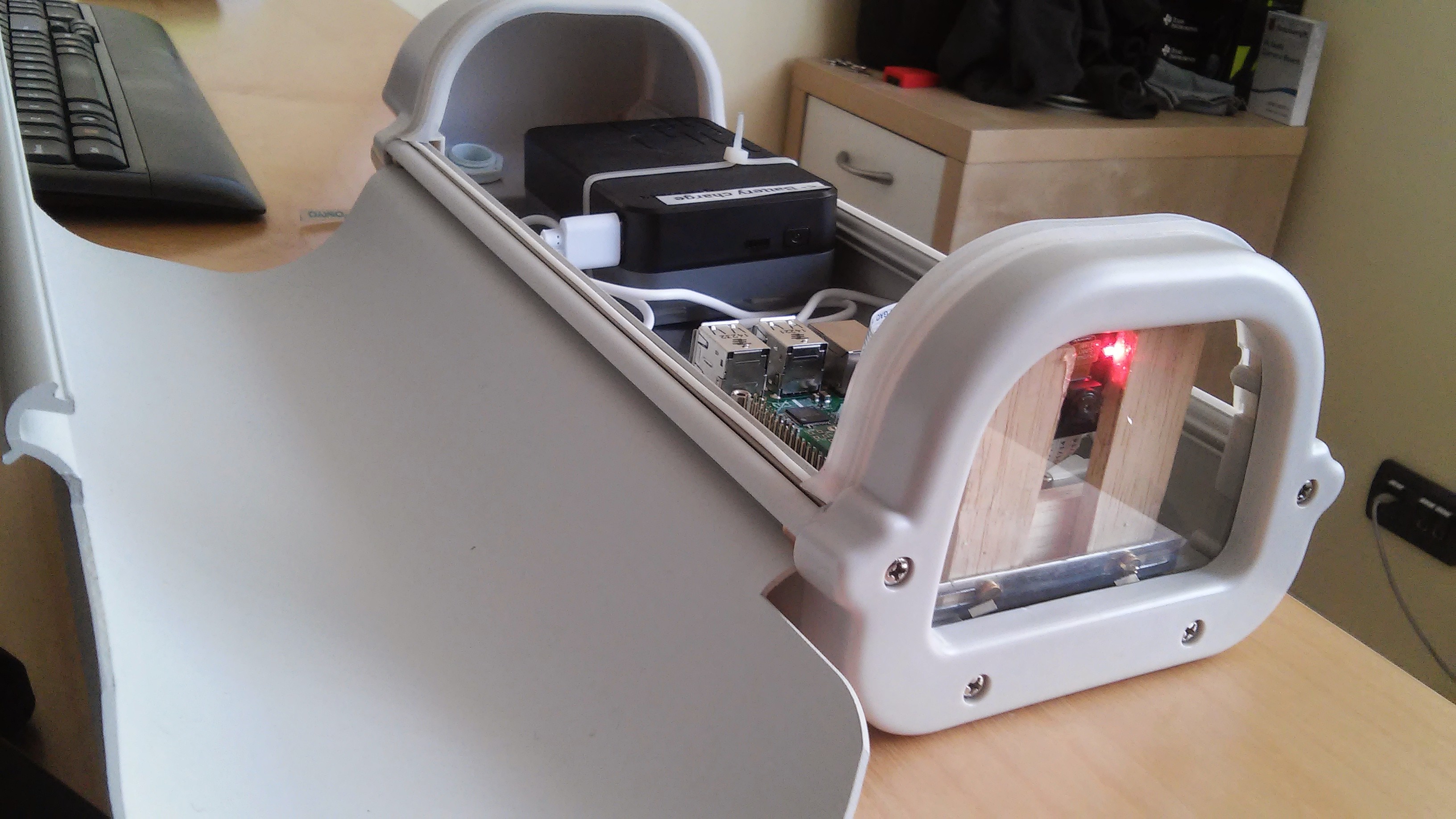 Battery powered Raspberry Pi B+ with raspi-cam in outdoor case