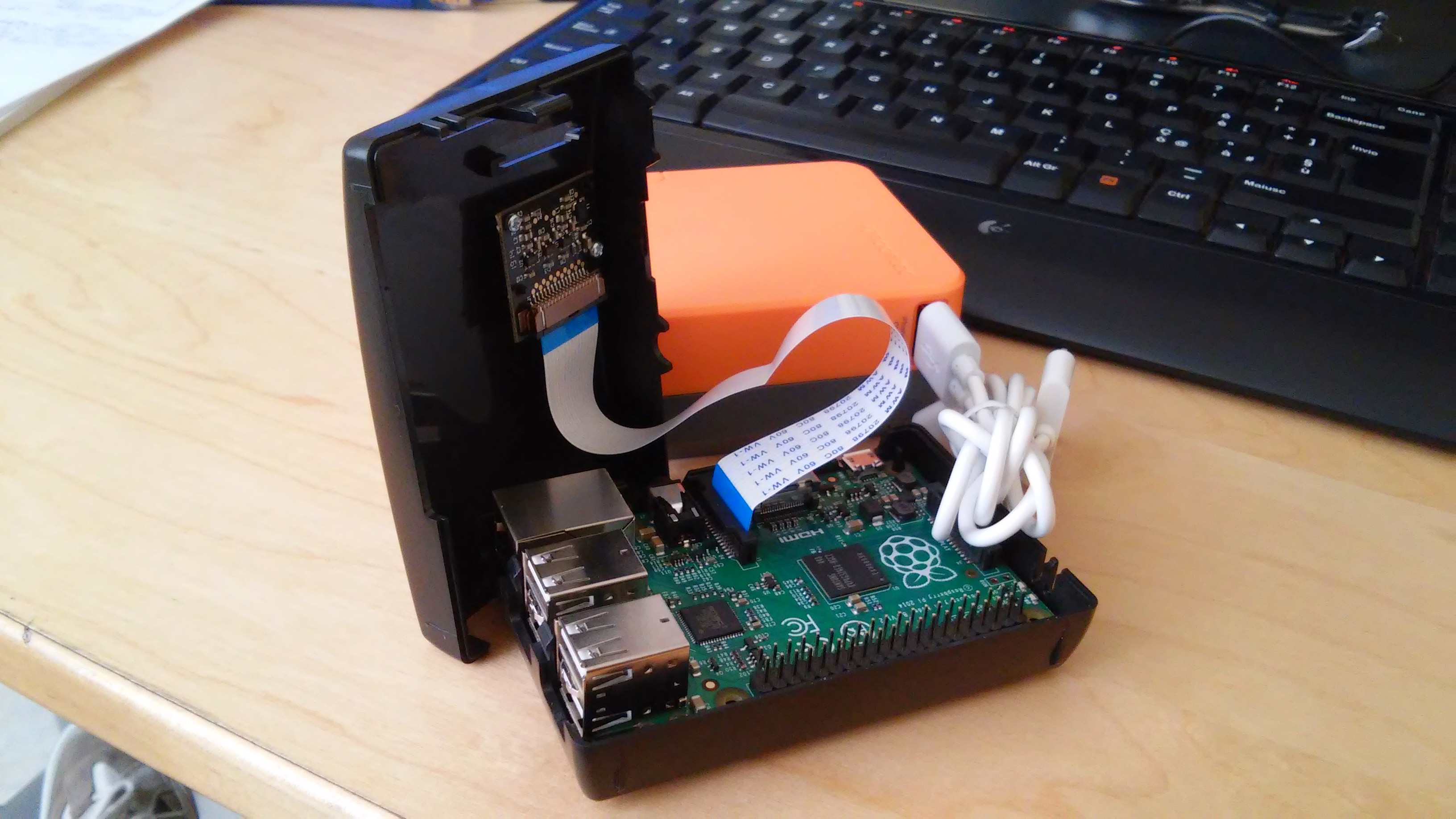 Battery powered Raspberry Pi B+ with raspi-cam